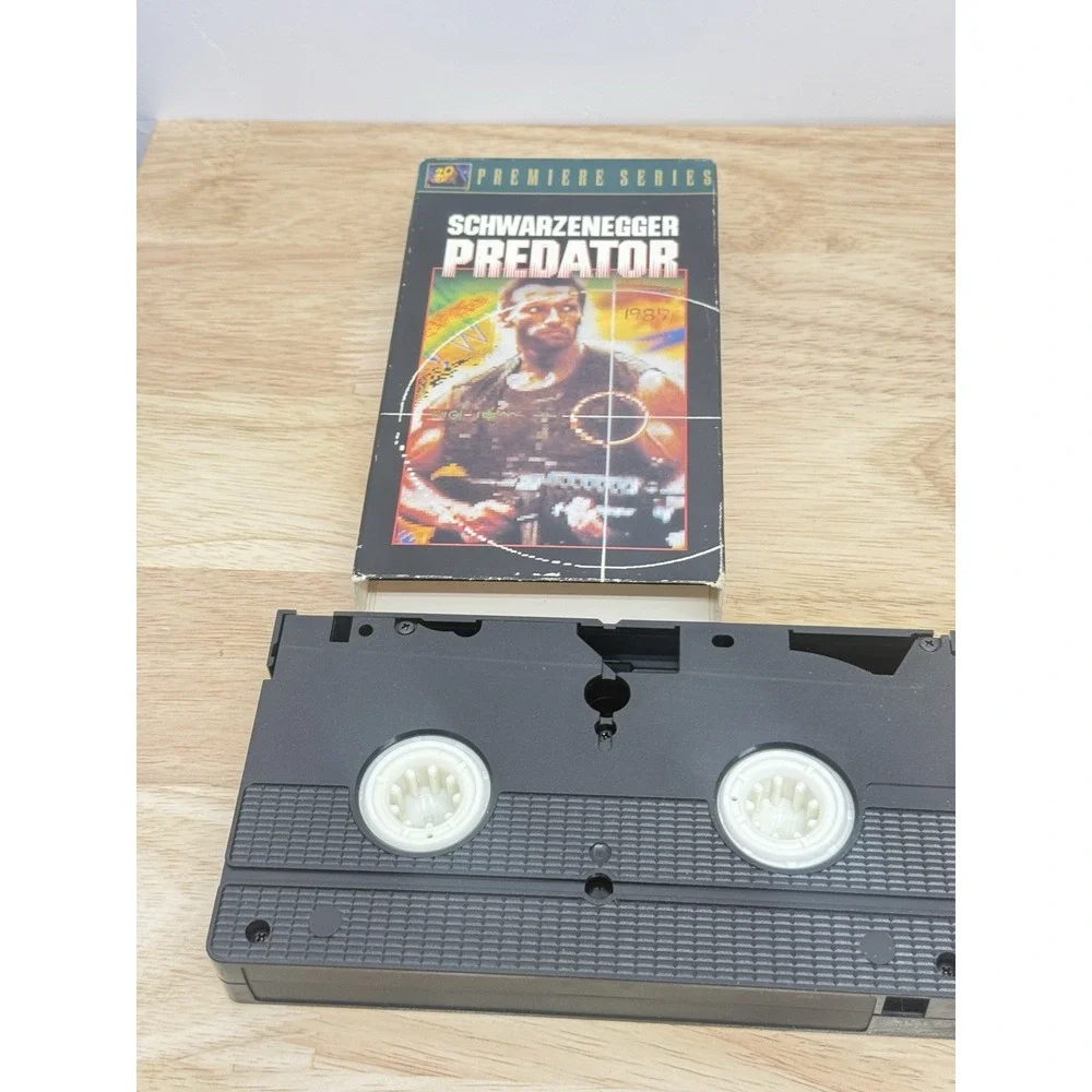 Predator VHS VINTAGE 1988 CBS FOX‎ Video SCHWARZENEGGER #32
